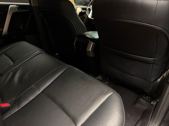 Toyota Land Cruiser 28 of 30