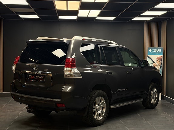 Toyota Land Cruiser 12 of 30