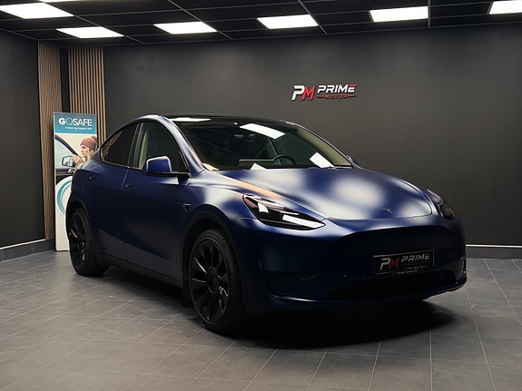 Tesla Model Y 4 of 30
