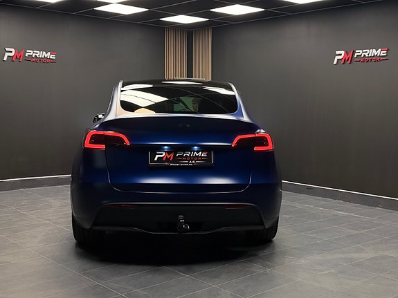 Tesla Model Y 15 of 30