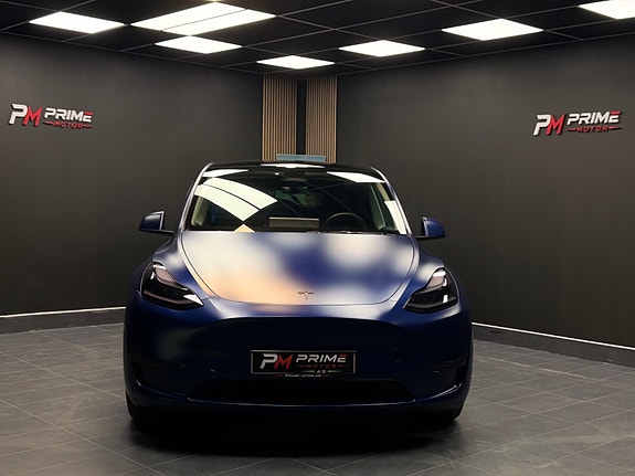 Tesla Model Y 13 of 30