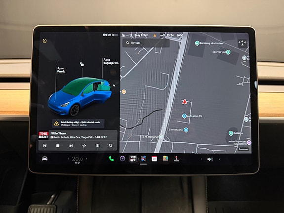 Tesla Model Y 21 of 30