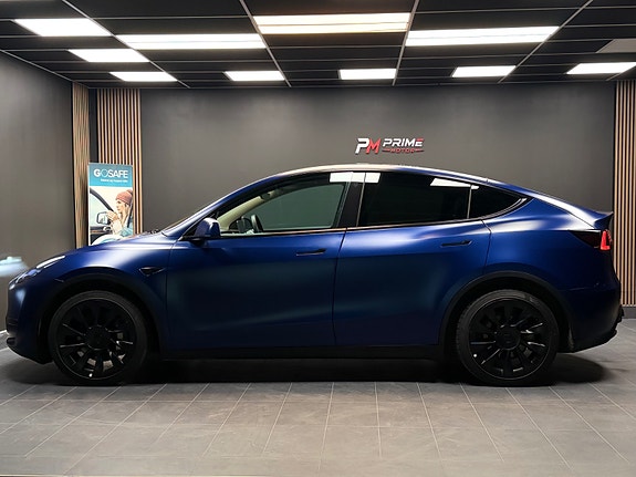 Tesla Model Y 7 of 30