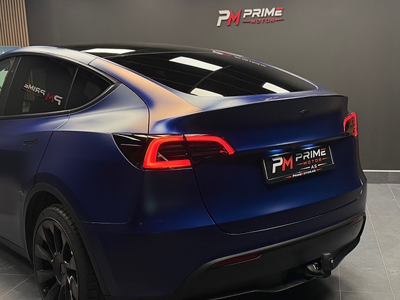 Tesla Model Y 17 of 30