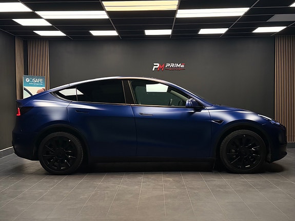 Tesla Model Y 8 of 30