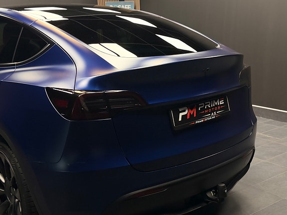 Tesla Model Y 18 of 30