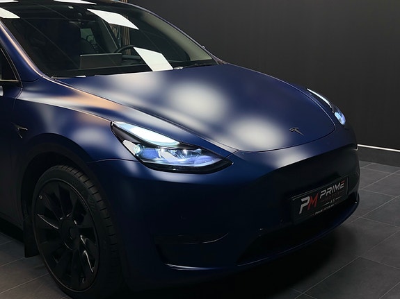 Tesla Model Y 16 of 30