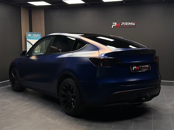 Tesla Model Y 12 of 30