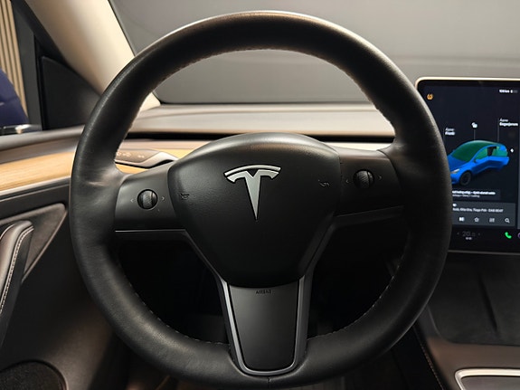Tesla Model Y 24 of 30
