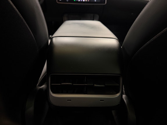 Tesla Model Y 27 of 30
