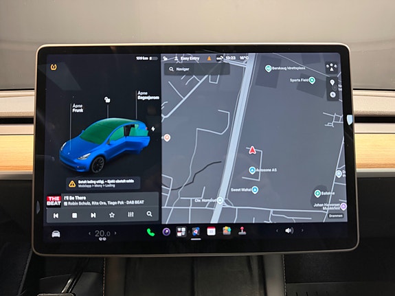 Tesla Model Y 26 of 30