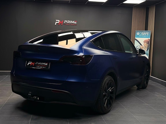 Tesla Model Y 10 of 30