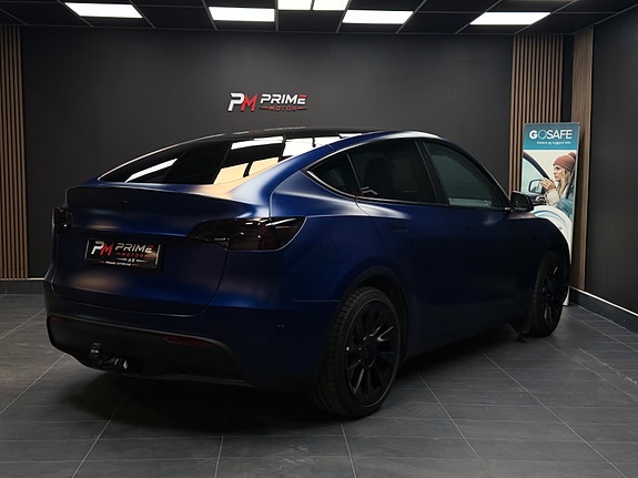 Tesla Model Y 9 of 30