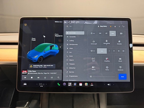 Tesla Model Y 23 of 30