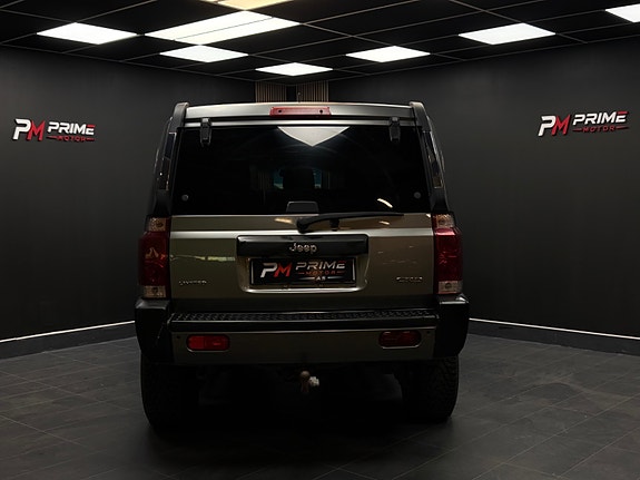 Jeep Commander 13 of 30