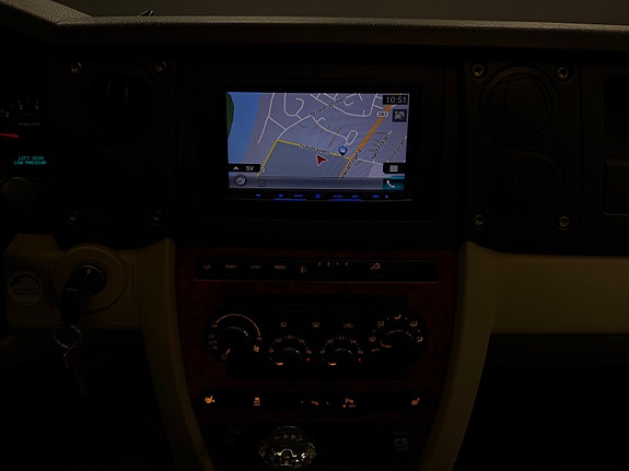 Jeep Commander 22 of 30