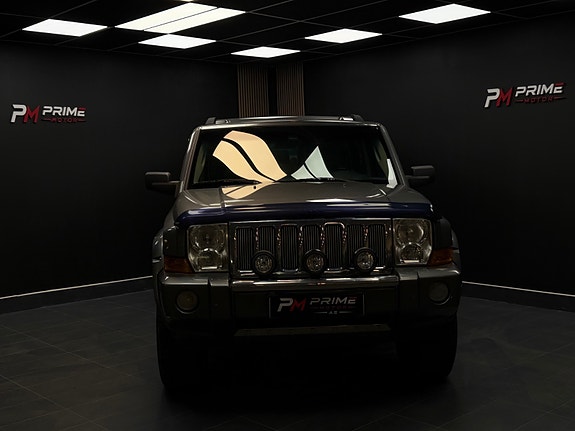Jeep Commander 14 of 30