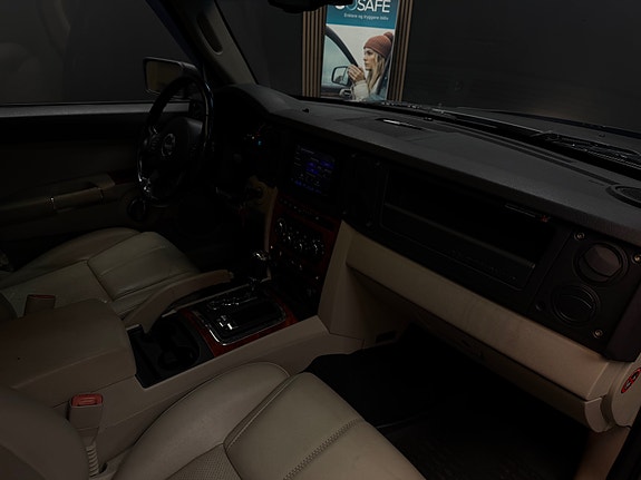 Jeep Commander 27 of 30