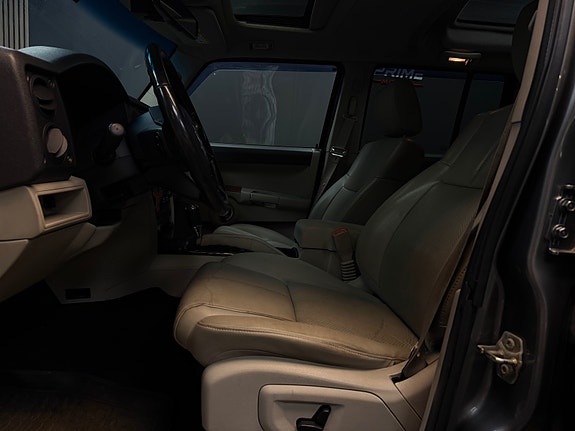 Jeep Commander 18 of 30