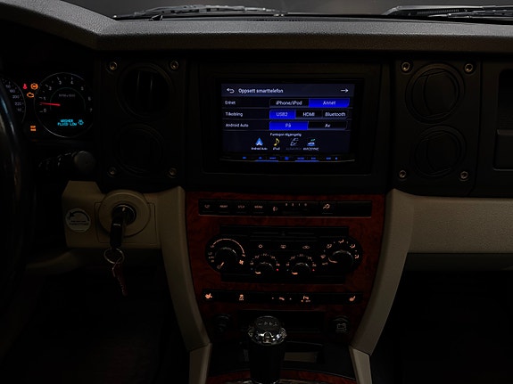 Jeep Commander 25 of 30