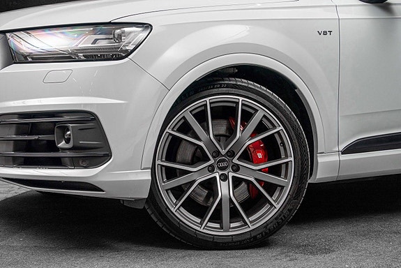 Audi SQ7 8 of 30