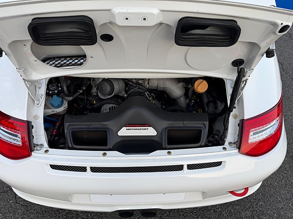 Porsche 911 GT3 5 of 6