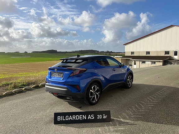 Toyota C-HR 3 of 13