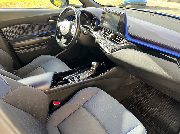 Toyota C-HR 10 of 13