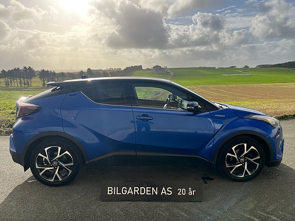 Toyota C-HR 2 of 13