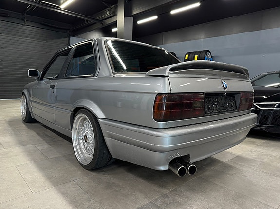 BMW 325i 22 of 29