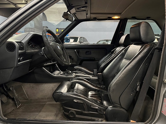 BMW 325i 7 of 29