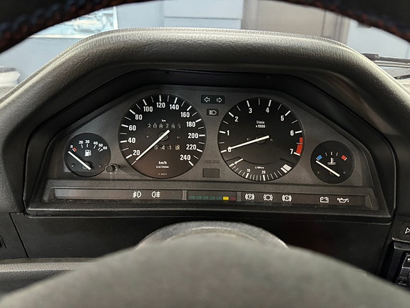 BMW 325i 12 of 29