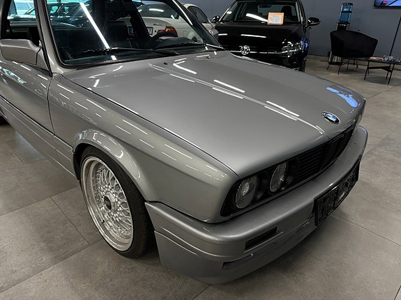 BMW 325i 27 of 29