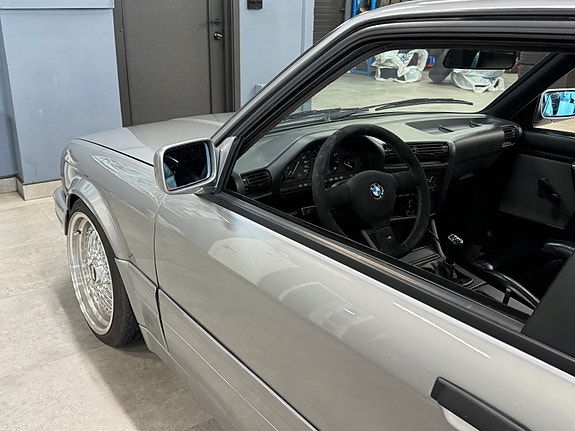 BMW 325i 25 of 29