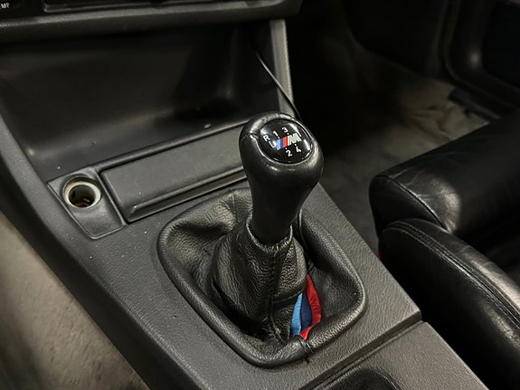 BMW 325i 14 of 29