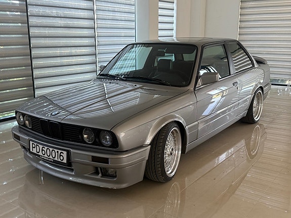 BMW 325i 4 of 29