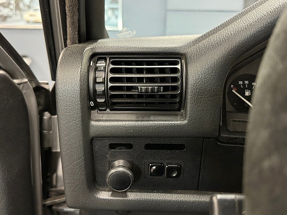 BMW 325i 16 of 29