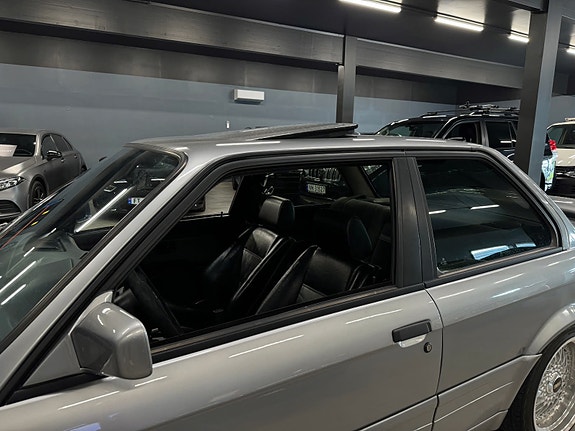 BMW 325i 28 of 29