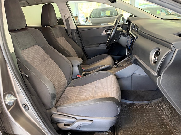 Toyota Auris 22 of 30