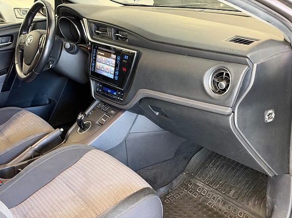 Toyota Auris 21 of 30