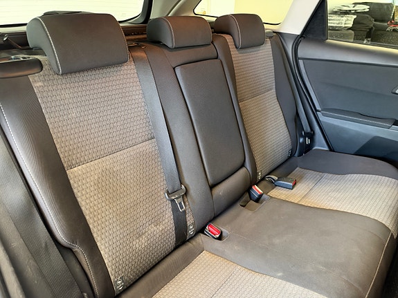 Toyota Auris 19 of 30