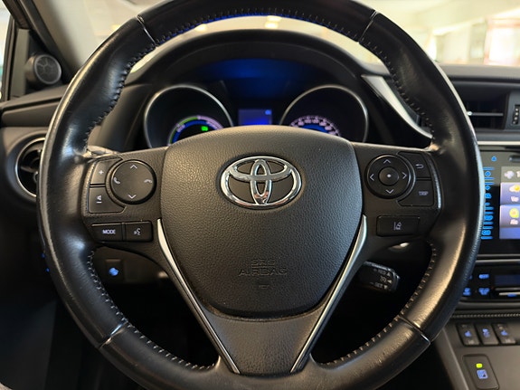 Toyota Auris 28 of 30