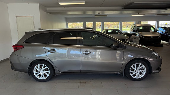 Toyota Auris 9 of 30