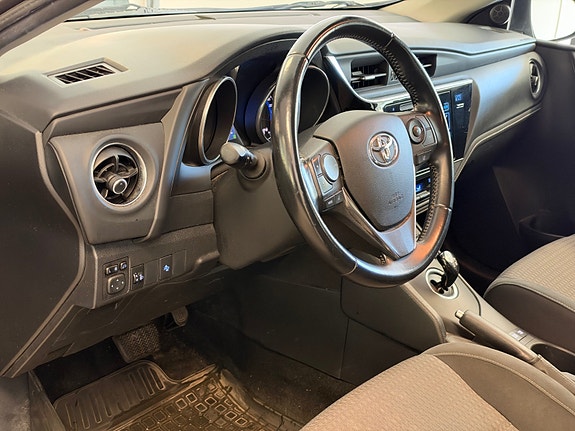Toyota Auris 10 of 30