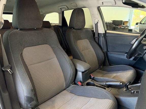Toyota Auris 23 of 30