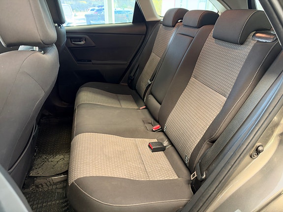 Toyota Auris 15 of 30