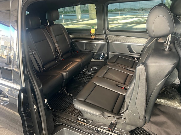 Mercedes-Benz EQV300 5 of 6