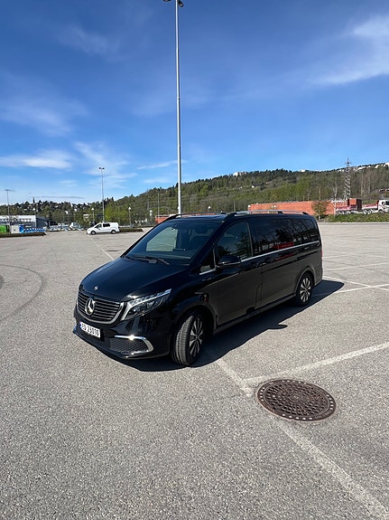 Mercedes-Benz EQV300 2 of 6