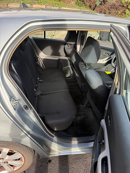 Toyota Yaris 6 of 9