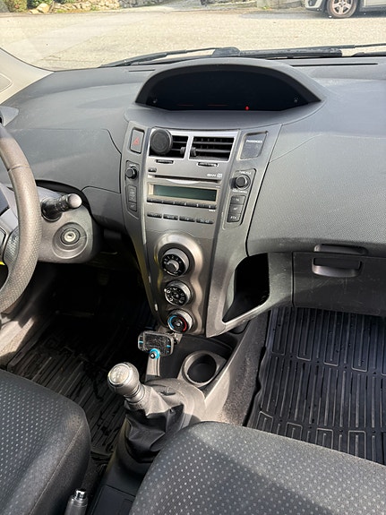 Toyota Yaris 8 of 9